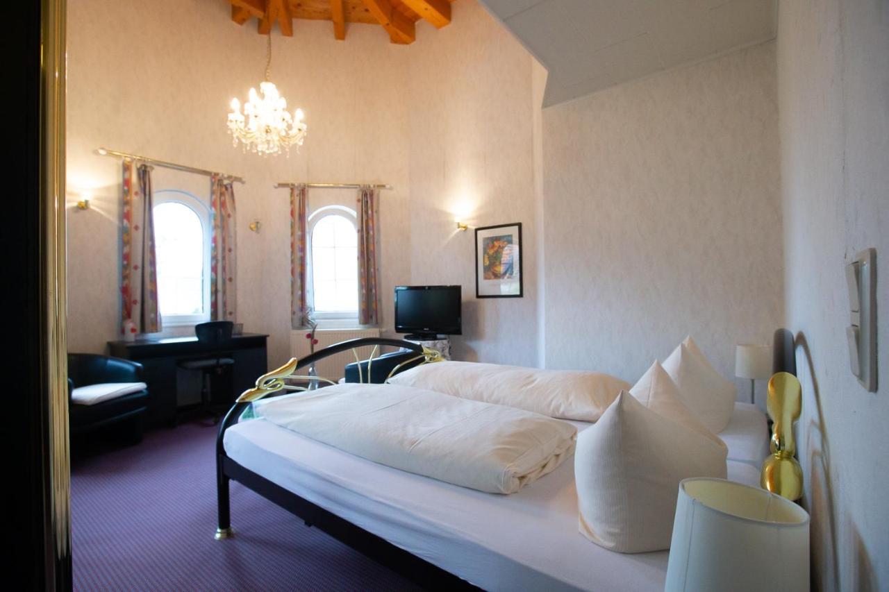 Hotel Schlosshof Dolgesheim المظهر الخارجي الصورة