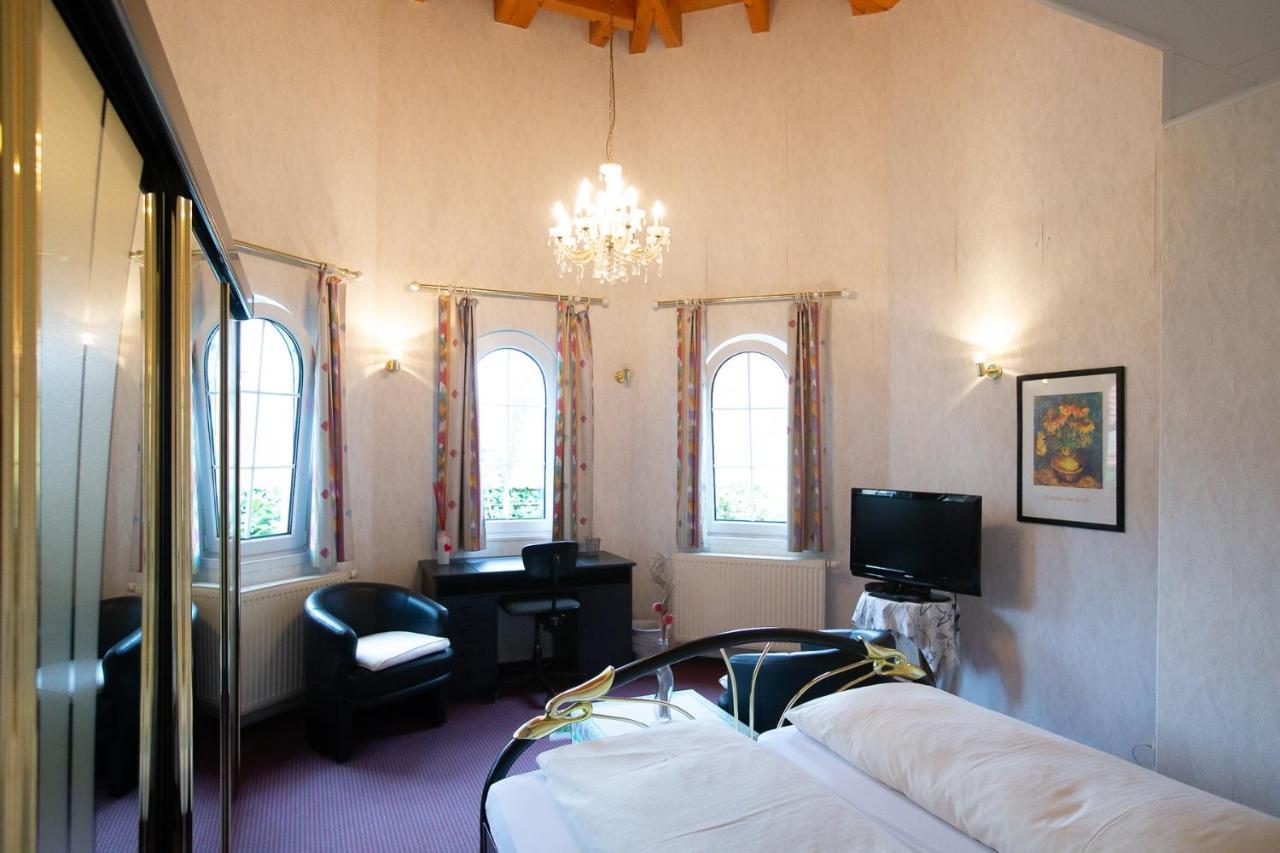 Hotel Schlosshof Dolgesheim المظهر الخارجي الصورة